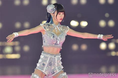 ゆりにゃ、美腹筋＆美バスト全開の水着姿披露で「美しすぎて見。